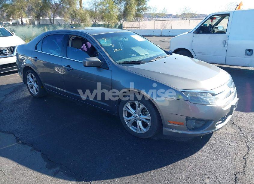 2012 Ford Fusion SE (VIN 3FAHP0HA9CR144569) main photo