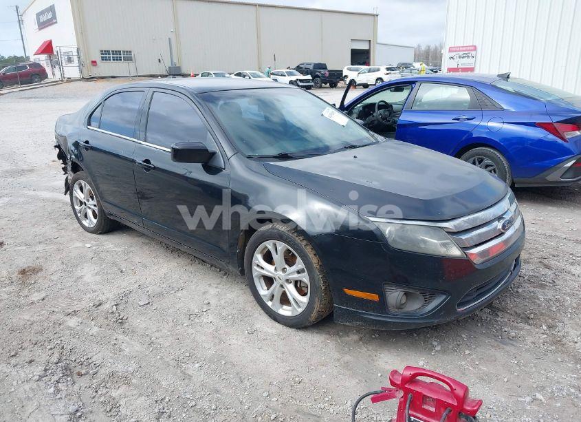 2012 Ford Fusion SE (VIN 3FAHP0HA9CR145950) main photo