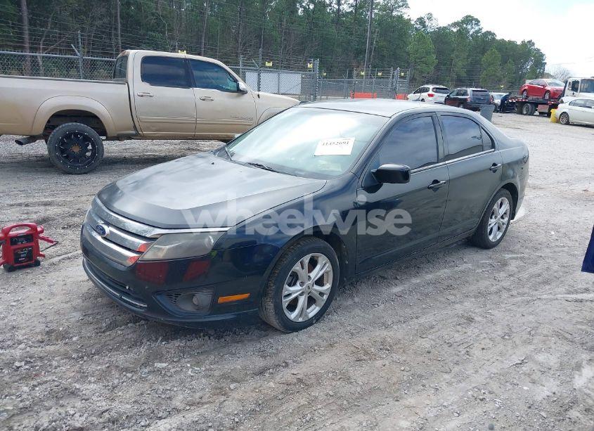 Photo 2 of 2012 Ford Fusion SE (VIN 3FAHP0HA9CR145950)