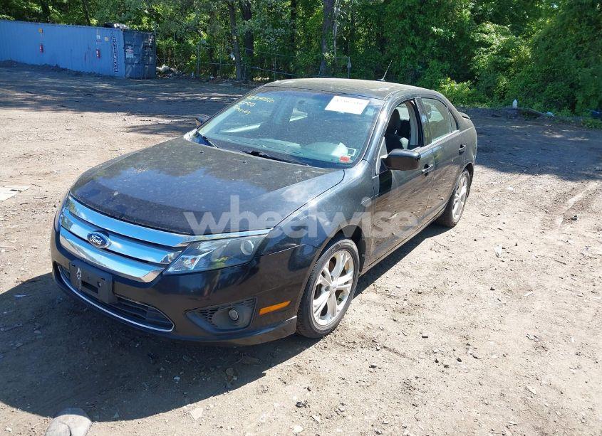Photo 2 of 2012 Ford Fusion SE (VIN 3FAHP0HA9CR165499)