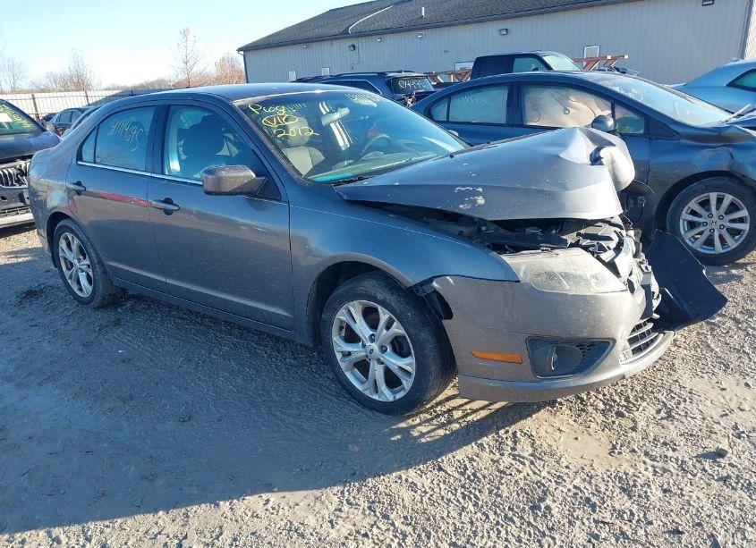 2012 Ford Fusion SE (VIN 3FAHP0HA9CR170332) main photo