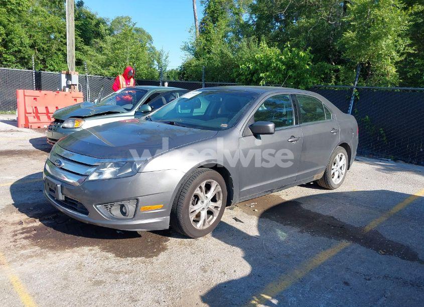 Photo 2 of 2012 Ford Fusion SE (VIN 3FAHP0HA9CR171027)