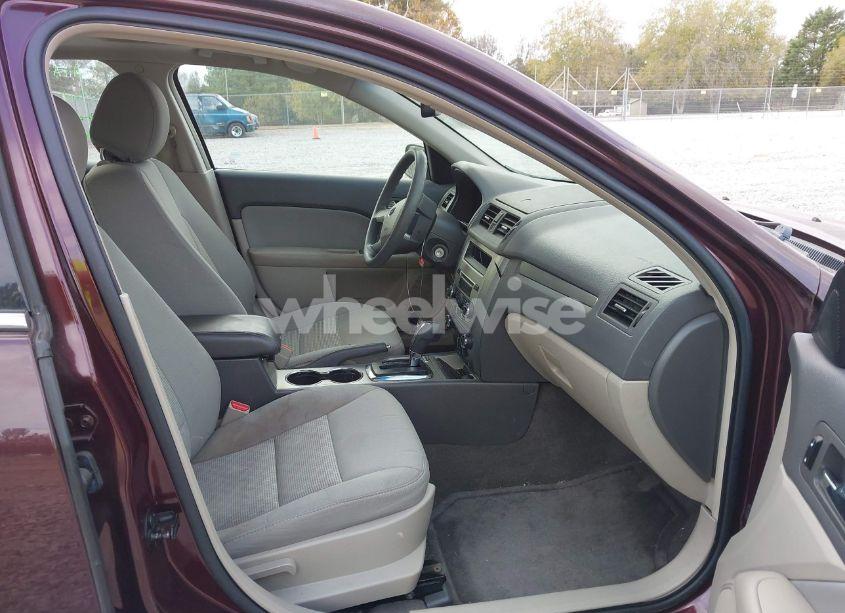 Photo 5 of 2012 Ford Fusion SE (VIN 3FAHP0HA9CR243070)