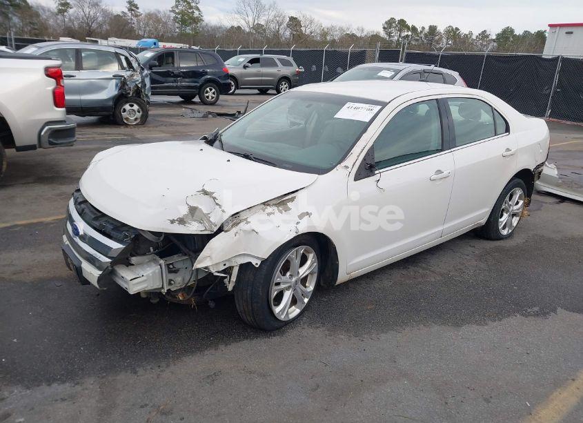 Photo 2 of 2012 Ford Fusion SE (VIN 3FAHP0HA9CR263612)