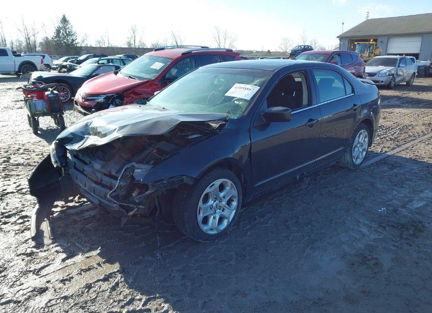 Photo 2 of 2010 Ford Fusion SE (VIN 3FAHP0HAXAR104286)