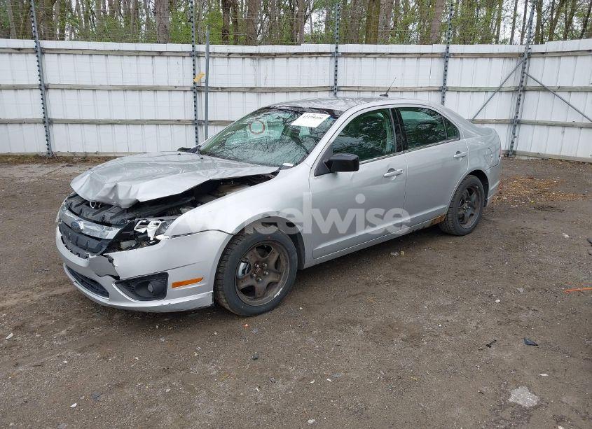 Photo 2 of 2010 Ford Fusion SE (VIN 3FAHP0HAXAR164973)