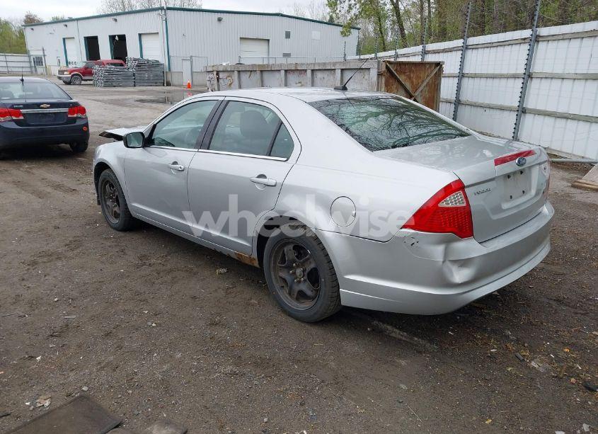 Photo 3 of 2010 Ford Fusion SE (VIN 3FAHP0HAXAR164973)