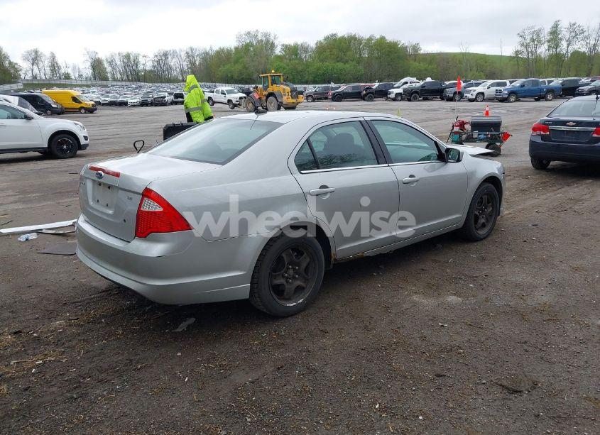 Photo 4 of 2010 Ford Fusion SE (VIN 3FAHP0HAXAR164973)