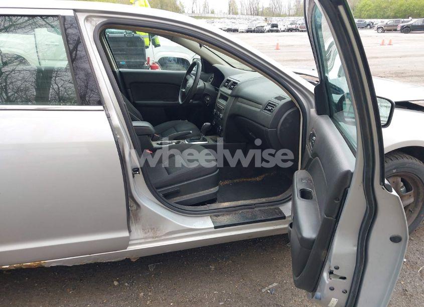 Photo 5 of 2010 Ford Fusion SE (VIN 3FAHP0HAXAR164973)