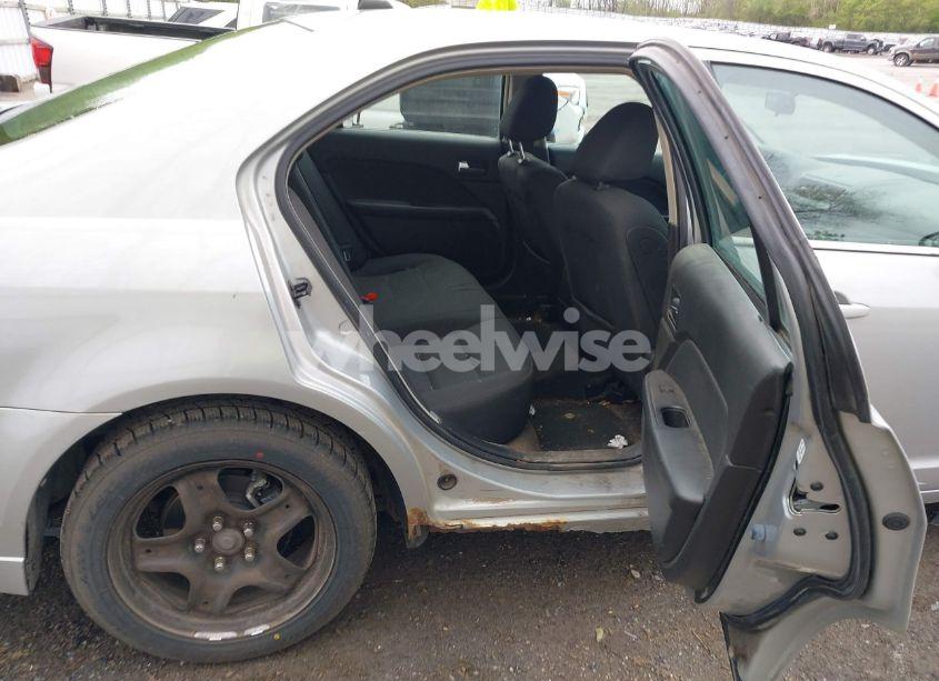 Photo 8 of 2010 Ford Fusion SE (VIN 3FAHP0HAXAR164973)