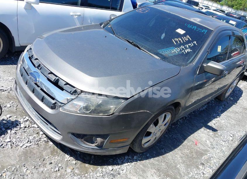 Photo 2 of 2010 Ford Fusion SE (VIN 3FAHP0HAXAR194104)