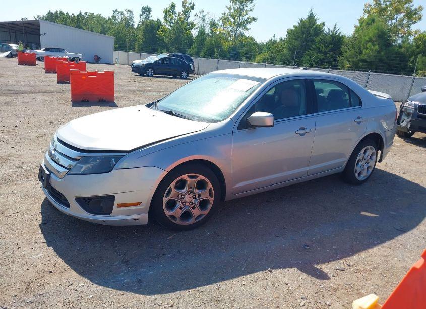 Photo 2 of 2010 Ford Fusion SE (VIN 3FAHP0HAXAR213895)