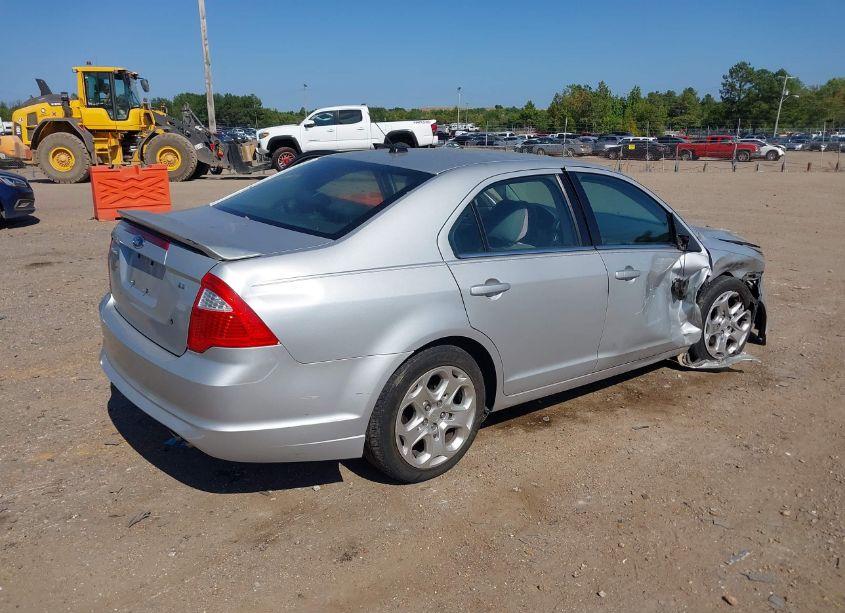 Photo 4 of 2010 Ford Fusion SE (VIN 3FAHP0HAXAR213895)