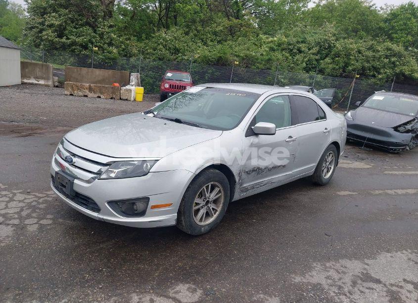 Photo 2 of 2010 Ford Fusion SE (VIN 3FAHP0HAXAR275460)