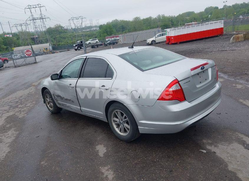 Photo 3 of 2010 Ford Fusion SE (VIN 3FAHP0HAXAR275460)