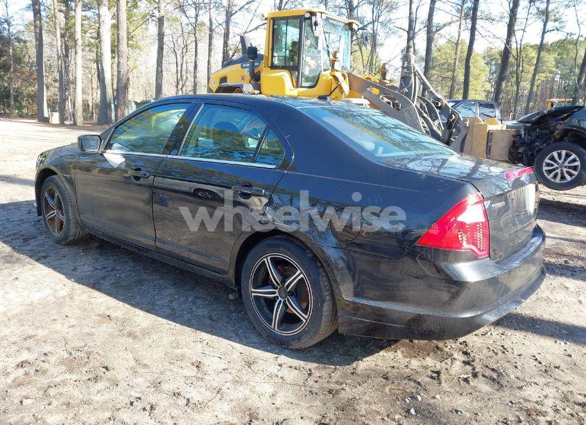 Photo 3 of 2010 Ford Fusion SE (VIN 3FAHP0HAXAR301944)