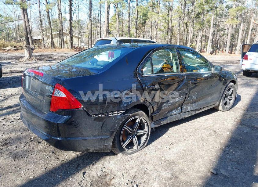 Photo 4 of 2010 Ford Fusion SE (VIN 3FAHP0HAXAR301944)