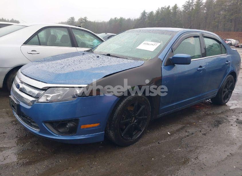 Photo 2 of 2010 Ford Fusion SE (VIN 3FAHP0HAXAR319540)