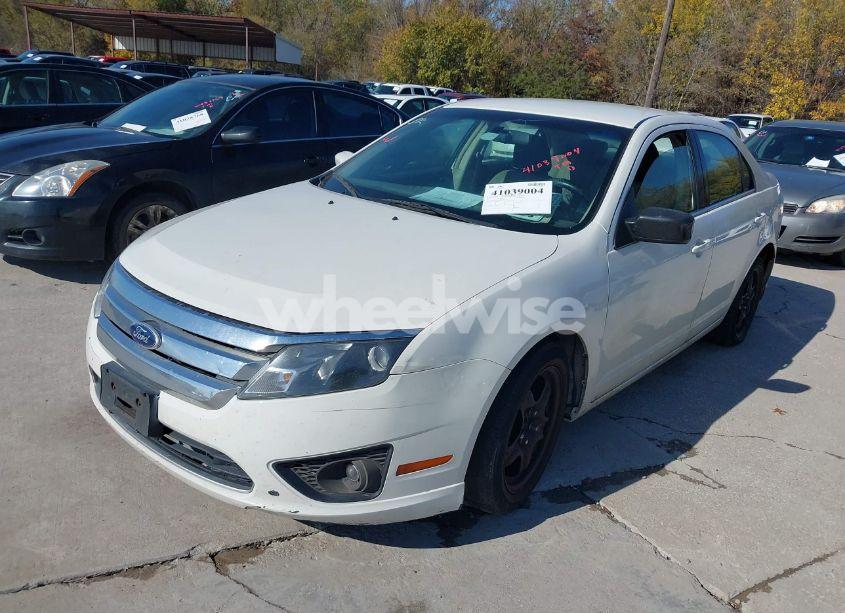 Photo 2 of 2010 Ford Fusion SE (VIN 3FAHP0HAXAR326097)