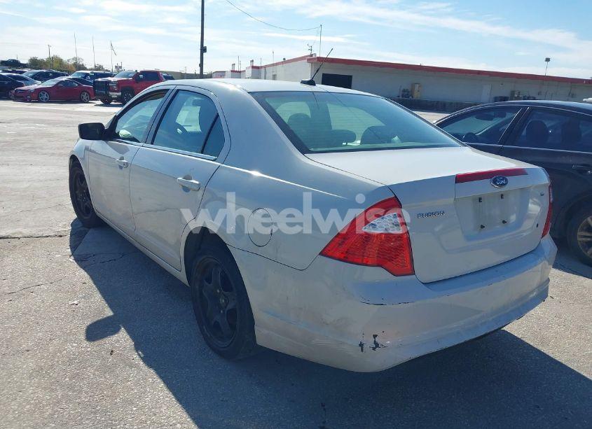 Photo 3 of 2010 Ford Fusion SE (VIN 3FAHP0HAXAR326097)