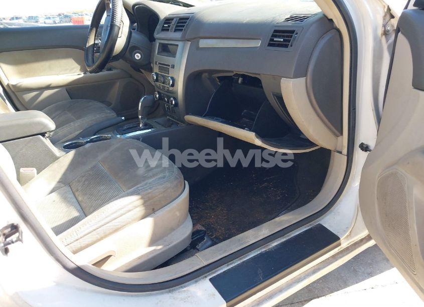 Photo 5 of 2010 Ford Fusion SE (VIN 3FAHP0HAXAR326097)