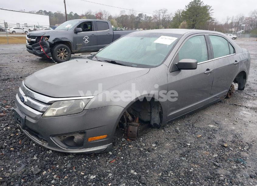 Photo 2 of 2010 Ford Fusion SE (VIN 3FAHP0HAXAR334068)
