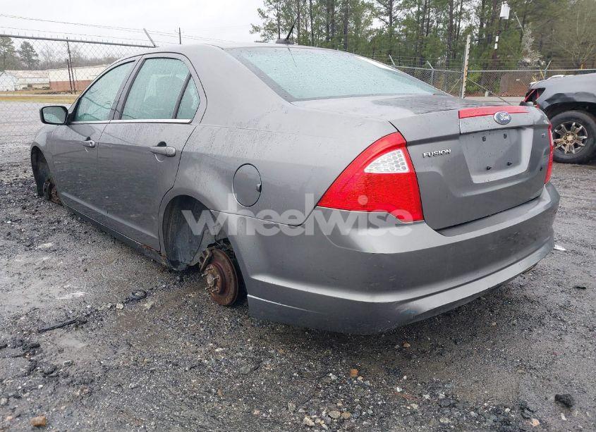 Photo 3 of 2010 Ford Fusion SE (VIN 3FAHP0HAXAR334068)