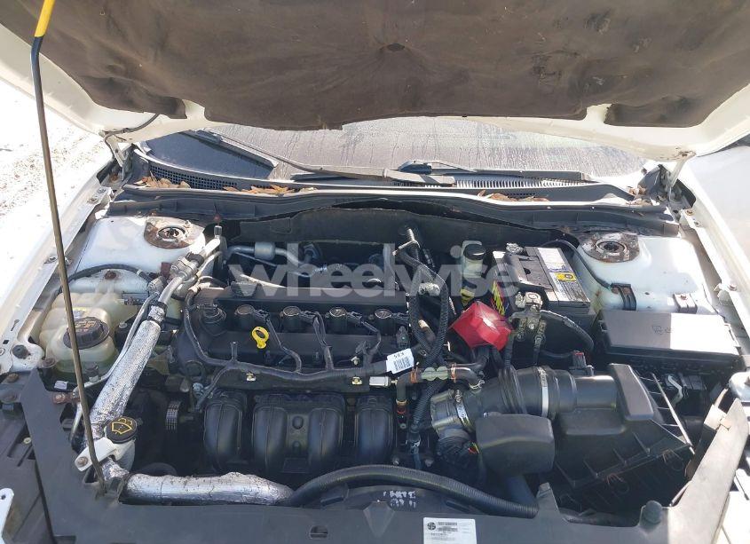 Photo 10 of 2010 Ford Fusion SE (VIN 3FAHP0HAXAR354093)