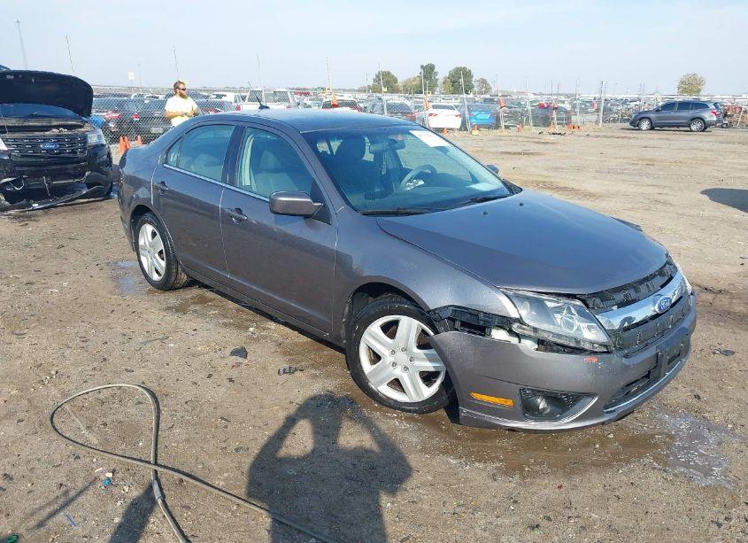 2010 Ford Fusion SE (VIN 3FAHP0HAXAR381424) main photo