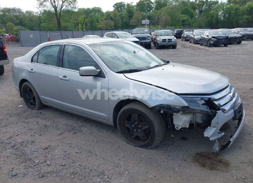 2010 Ford Fusion SE (VIN 3FAHP0HAXAR408301) main photo