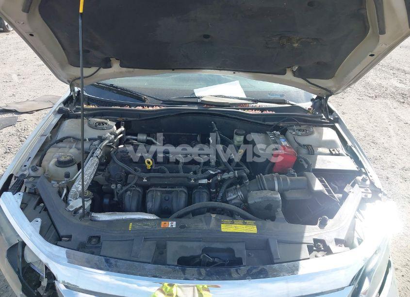 Photo 10 of 2010 Ford Fusion SE (VIN 3FAHP0HAXAR408301)