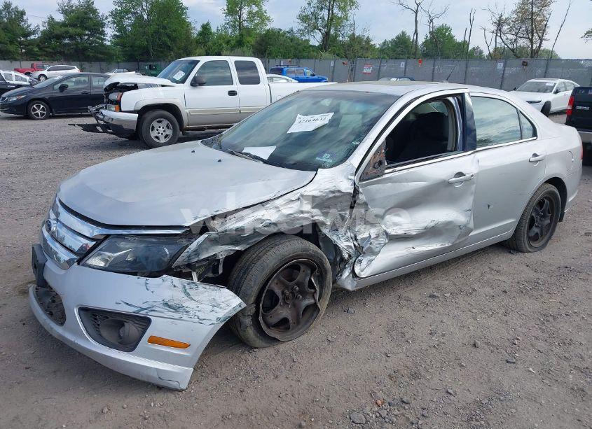 Photo 2 of 2010 Ford Fusion SE (VIN 3FAHP0HAXAR408301)