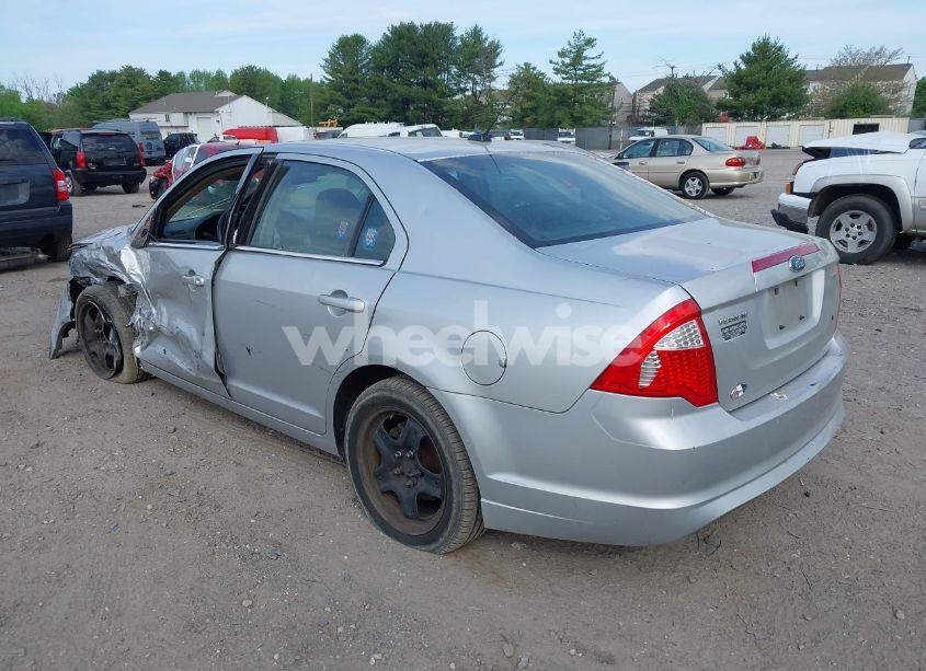 Photo 3 of 2010 Ford Fusion SE (VIN 3FAHP0HAXAR408301)