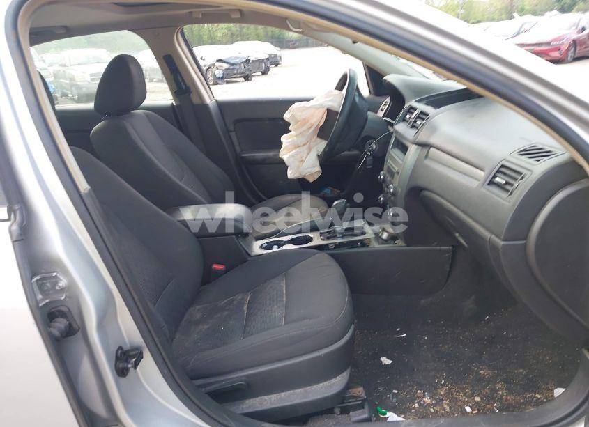 Photo 5 of 2010 Ford Fusion SE (VIN 3FAHP0HAXAR408301)