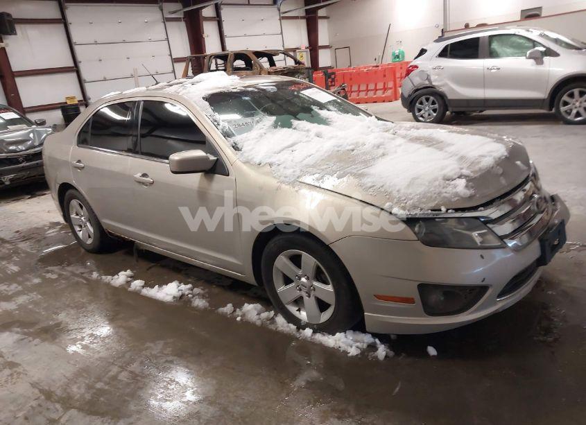 2010 Ford Fusion SE (VIN 3FAHP0HAXAR415524) main photo