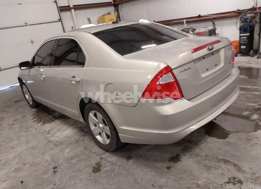 Photo 3 of 2010 Ford Fusion SE (VIN 3FAHP0HAXAR415524)