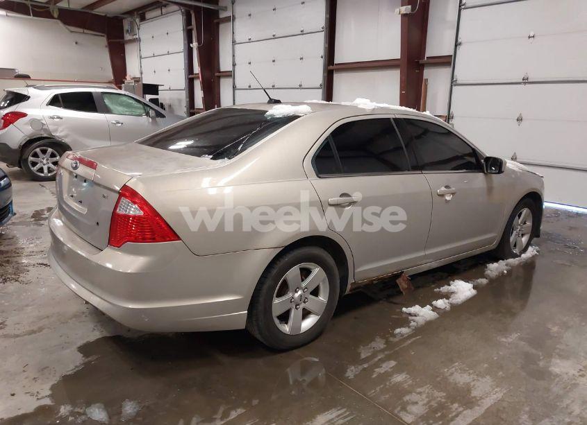 Photo 4 of 2010 Ford Fusion SE (VIN 3FAHP0HAXAR415524)