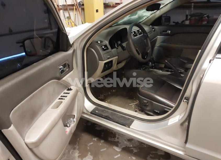 Photo 5 of 2010 Ford Fusion SE (VIN 3FAHP0HAXAR415524)
