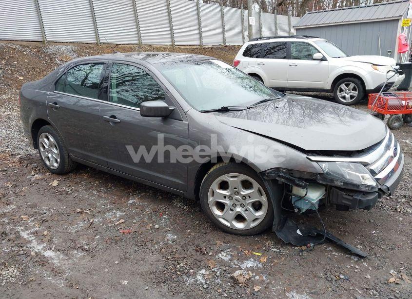 2010 Ford Fusion SE (VIN 3FAHP0HAXAR421582) main photo