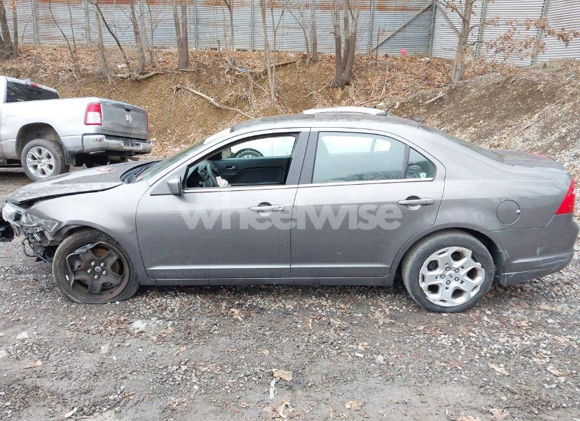Photo 14 of 2010 Ford Fusion SE (VIN 3FAHP0HAXAR421582)
