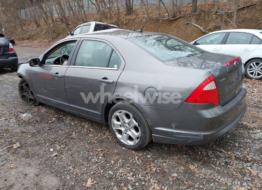 Photo 3 of 2010 Ford Fusion SE (VIN 3FAHP0HAXAR421582)