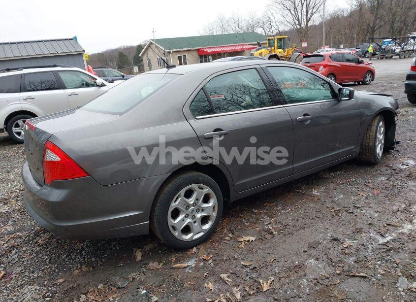 Photo 4 of 2010 Ford Fusion SE (VIN 3FAHP0HAXAR421582)