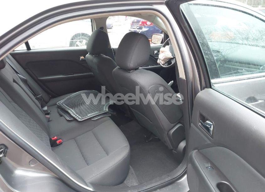 Photo 8 of 2010 Ford Fusion SE (VIN 3FAHP0HAXAR421582)