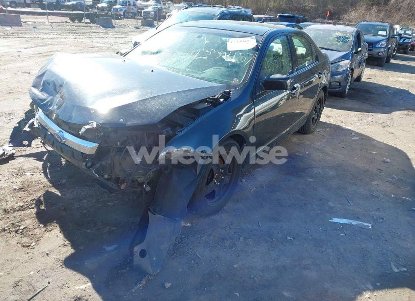 Photo 2 of 2010 Ford Fusion SE (VIN 3FAHP0HAXAR424031)