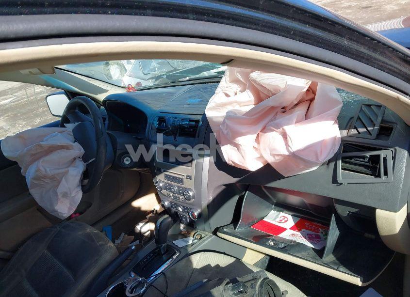 Photo 5 of 2010 Ford Fusion SE (VIN 3FAHP0HAXAR424031)