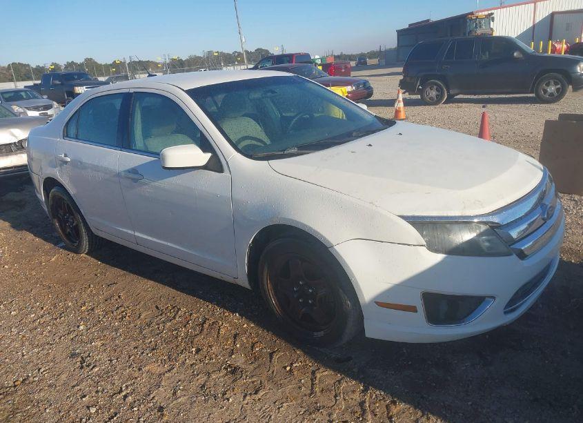 2011 Ford Fusion SE (VIN 3FAHP0HAXBR123132) main photo