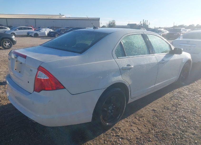 Photo 4 of 2011 Ford Fusion SE (VIN 3FAHP0HAXBR123132)