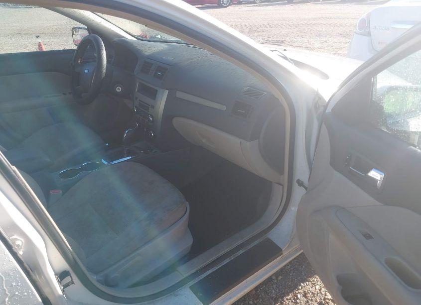 Photo 5 of 2011 Ford Fusion SE (VIN 3FAHP0HAXBR123132)