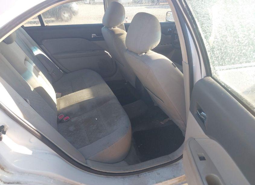 Photo 8 of 2011 Ford Fusion SE (VIN 3FAHP0HAXBR123132)