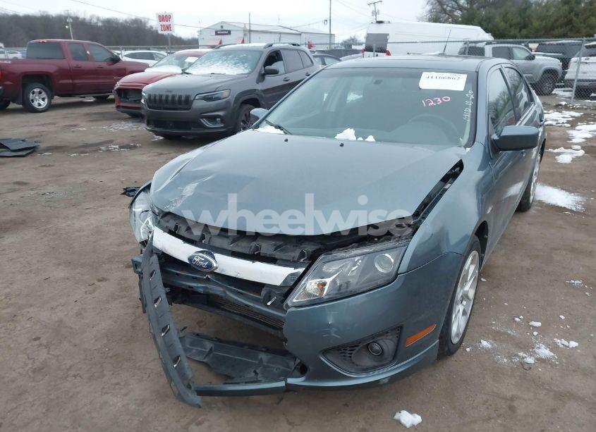 Photo 2 of 2011 Ford Fusion SE (VIN 3FAHP0HAXBR153764)